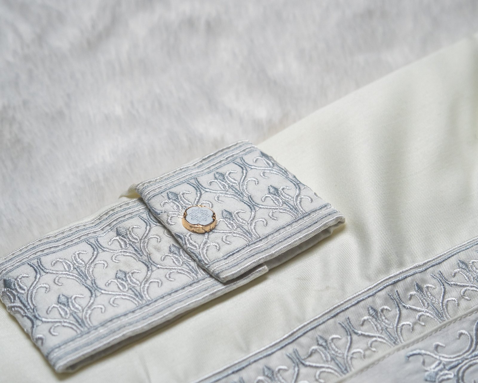 Mughal Embroidery Cream - Image 2